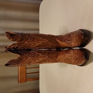Woman's Justin boots 7.5 B